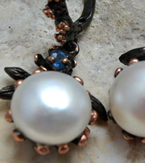 Freshwater pearls with sapphire